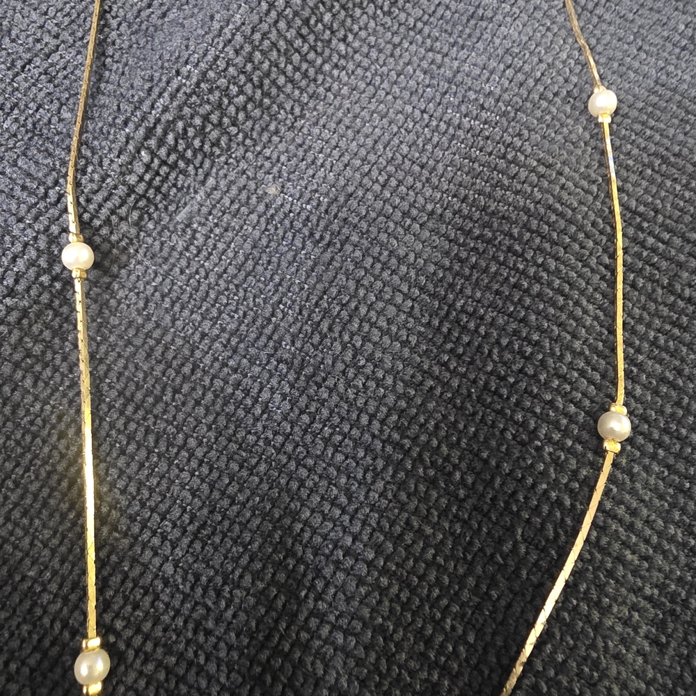 Elegant Gold and Pearl Necklace